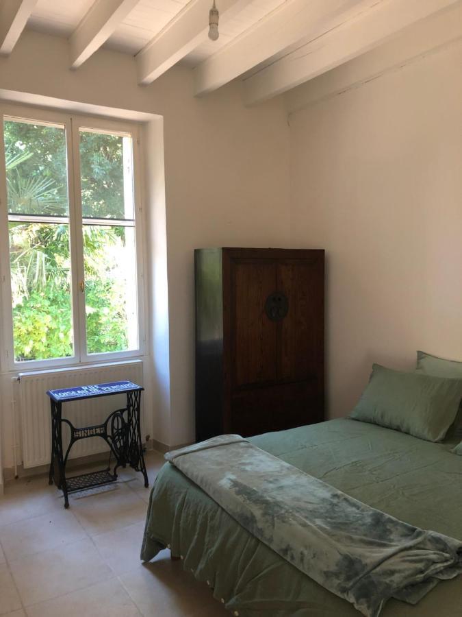 Bienvenue Chez Suzy Bed & Breakfast Saint-Quentin-de-Baron Exterior photo